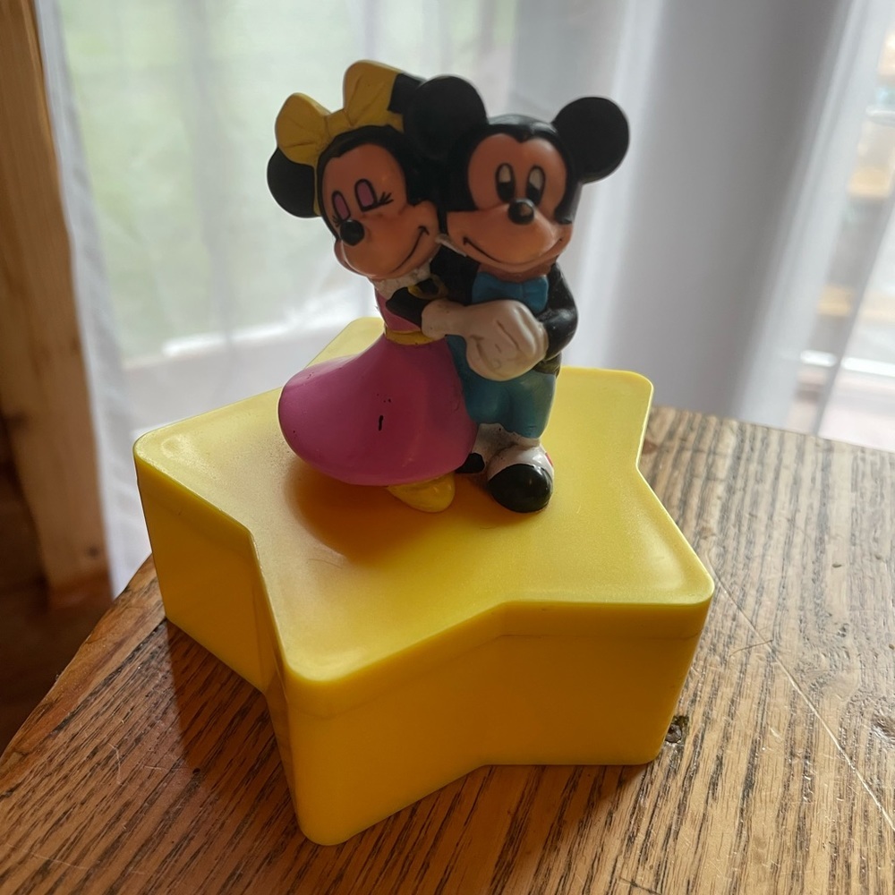 Mickey & Minnie Mouse 1989 Vintage Avon Mickey In Hollywood Jewelry Trinket Box